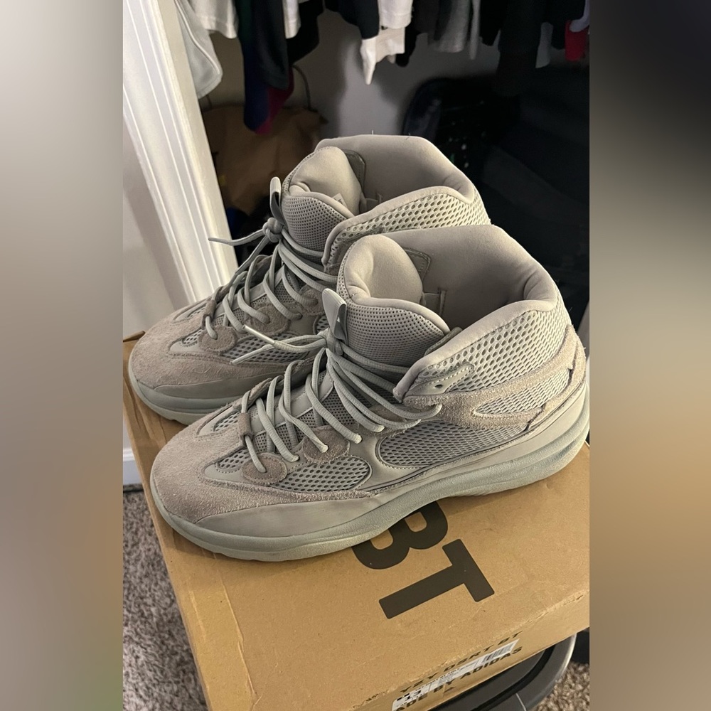 Yeezy DSRT BT Salt